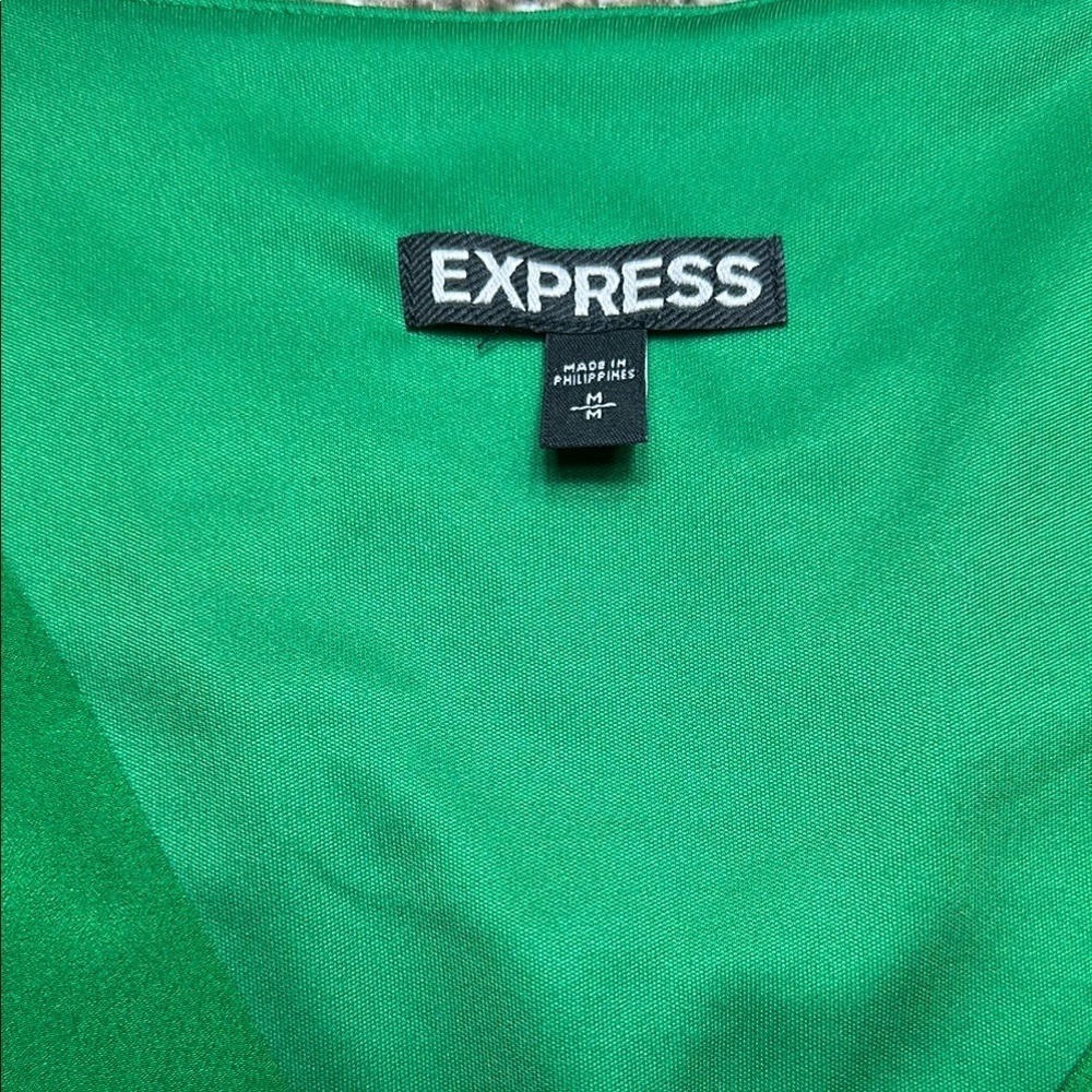 EXPRESS CHIC GREEN SLEEK  White Wrap Dress Stylish Outstanding Size Medium - Picture 7 of 11